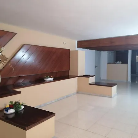3166 Dallas I Esc. A 2a, Zona Tranquila, Con Pies En El Agua. Situado En Pleno Camino De Ronda Por El Que Dando Un Paseo Llegara A Playas Salvajes De Roses. Parking. - Es-258-98 Apartment *