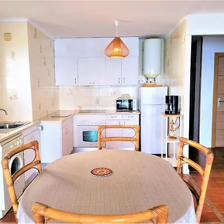 3166 Dallas I Esc. A 2a, Zona Tranquila, Con Pies En El Agua. Situado En Pleno Camino De Ronda Por El Que Dando Un Paseo Llegara A Playas Salvajes De Roses. Parking. - Es-258-98 Apartment