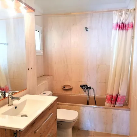 3166 Dallas I Esc. A 2a, Zona Tranquila, Con Pies En El Agua. Situado En Pleno Camino De Ronda Por El Que Dando Un Paseo Llegara A Playas Salvajes De Roses. Parking. - Es-258-98 Apartment *